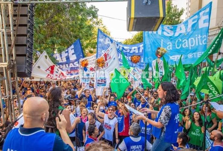 Imagen de El gobierno provincial rechaza adelantar paritarias, tal como piden algunos gremios