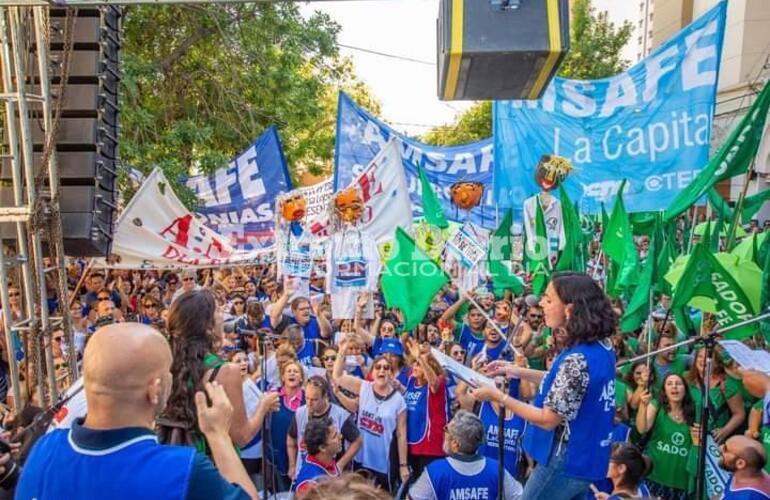 Imagen de El gobierno provincial rechaza adelantar paritarias, tal como piden algunos gremios