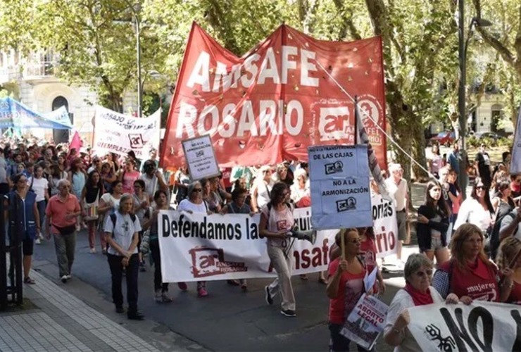 Los docentes de las escuelas públicas de Rosario quieren la reapertura de paritarias y van a asamblea para definir los pasos a seguir. Foto: La Capital Archivo