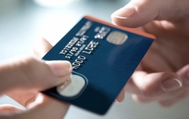 Imagen de Aumentan 10% recargo para compras con tarjeta en el exterior a cuenta de impuestos