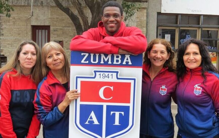 Imagen de Antonio Davis junto a profesores invitados dar&aacute;n una clase abierta de Ritmos en el Club Talleres