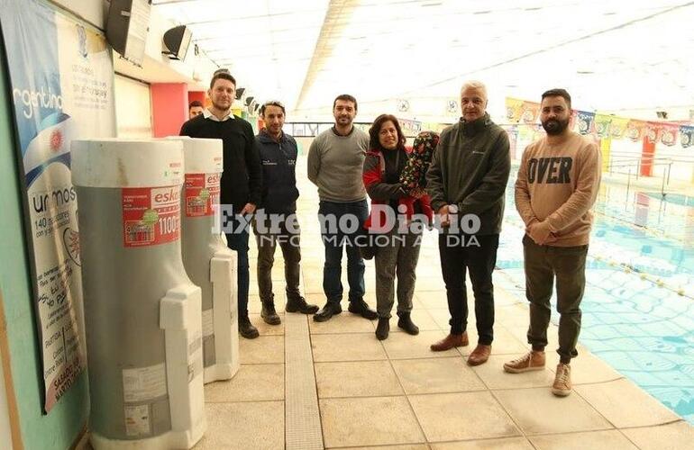 Imagen de Donaci&oacute;n de dos termotanques para el Complejo Integral "Los Tiburones"