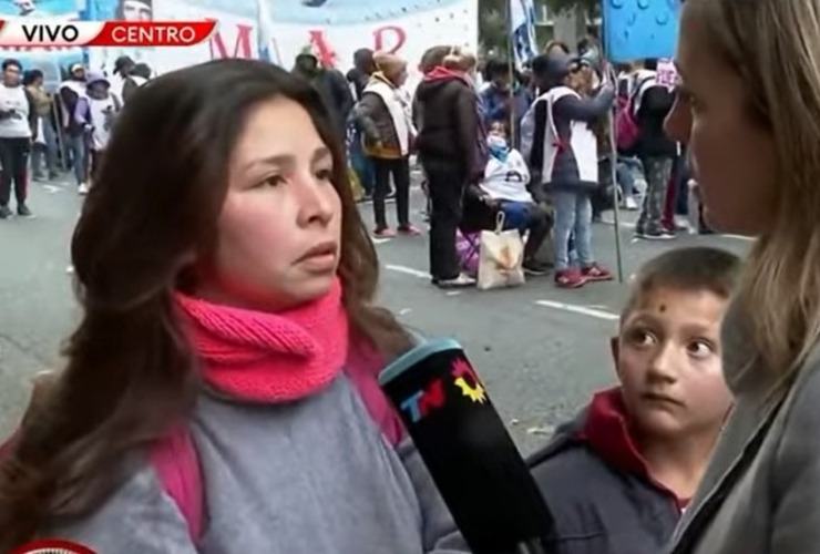 "Nos quieren mandar a la calle a trabajar", la queja de una beneficiaria de un plan social