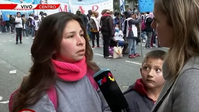 "Nos quieren mandar a la calle a trabajar", la queja de una beneficiaria de un plan social