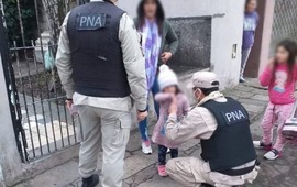 Imagen de Una nena se ahogaba con un caramelo y fue salvada por un efectivo de la Prefectura