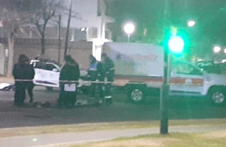 Imagen de Tres muertos y un herido grave en choque contra árbol