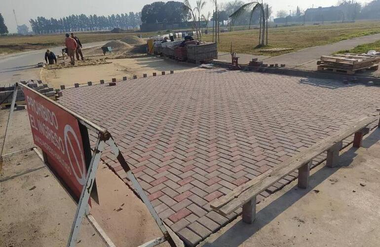 Comenzó la colocación de pavimento intertrabado.