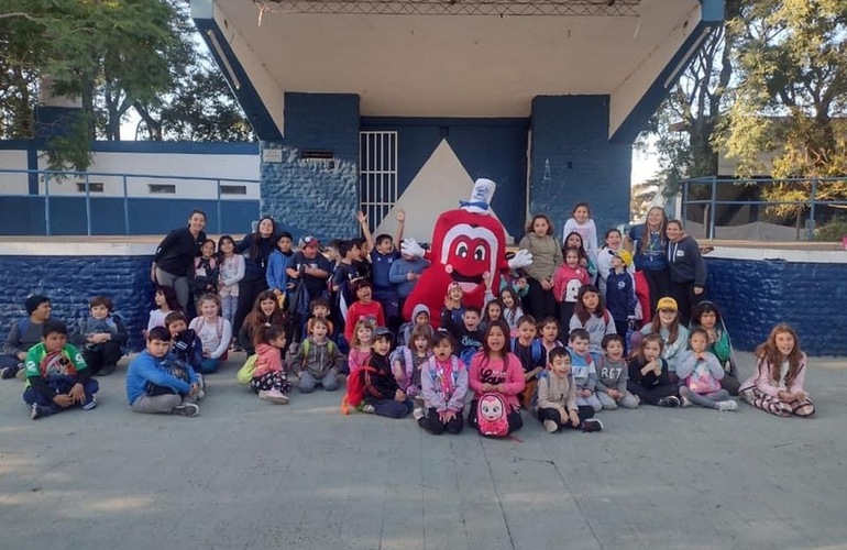 Imagen de La Colonia de vacaciones de invierno de A.S.A.C. finaliz&oacute; y cont&oacute; con la presencia de �Picantito�