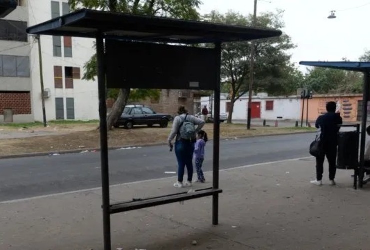 Inocentes. Al parecer uno de los tiradores se dio vuelta y disparó contra quienes esperaban el colectivo.