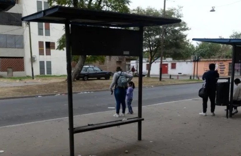 Inocentes. Al parecer uno de los tiradores se dio vuelta y disparó contra quienes esperaban el colectivo.