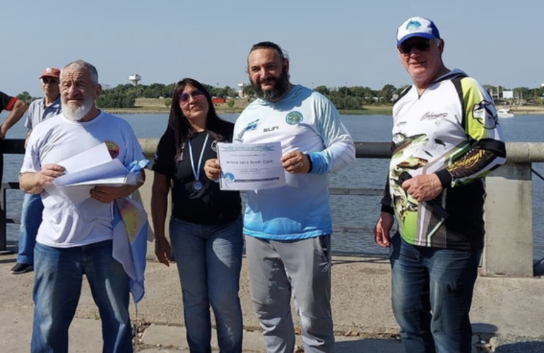 Imagen de Los Pescadores Unidos del Rowing Club, salieron 3er puesto por Equipos en el Encuentro Provincial en Santa Fe.