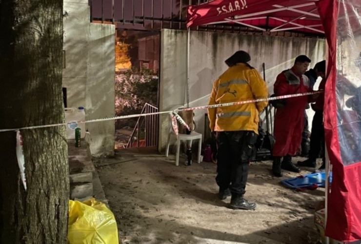 Imagen de Rosario: Siguen los trabajos en la casa derrumbada: rescatistas se preparan para acceder al lugar más complicado