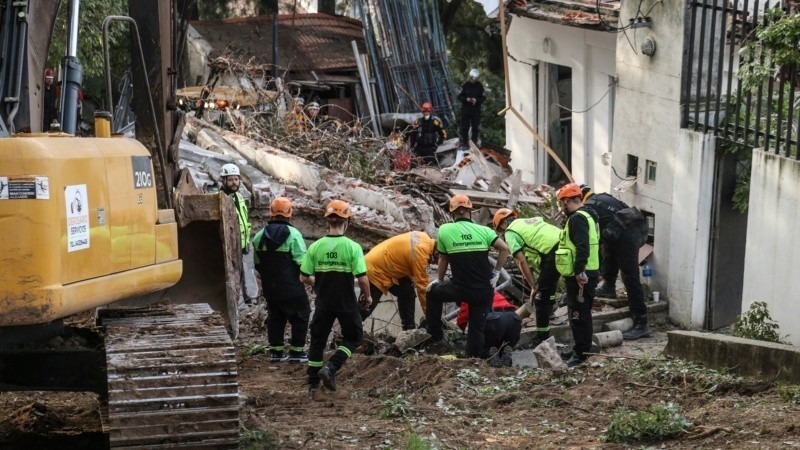 Los rescatistas este martes por la ma&ntilde;ana. (Alan Monz&oacute;n / Rosario3)