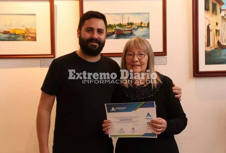 Imagen de María Elena Suarez presentó la muestra Dejando huellas de colores