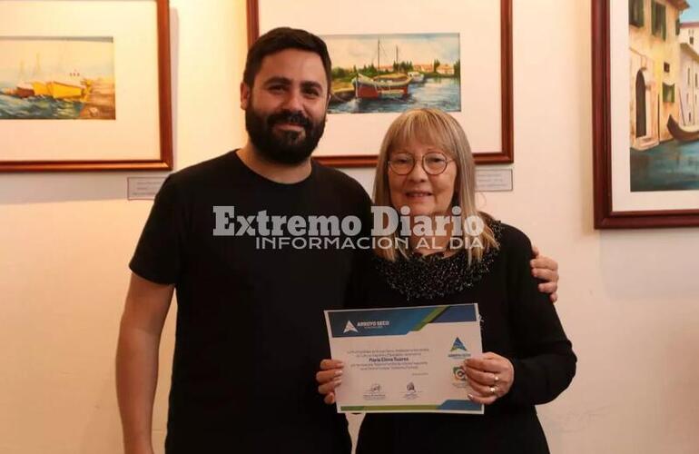 Imagen de María Elena Suarez presentó la muestra Dejando huellas de colores