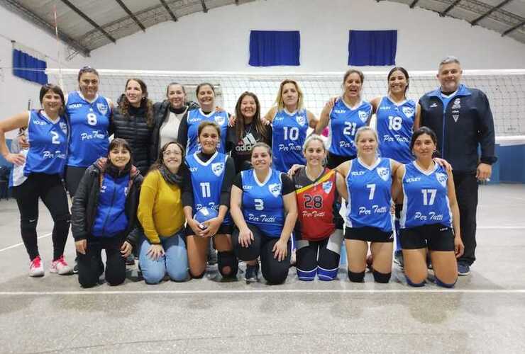 Imagen de Maxi Vóley: Libertad de General Lagos, ganó 3 a 1 a Club Banco Nación por la fecha 1.