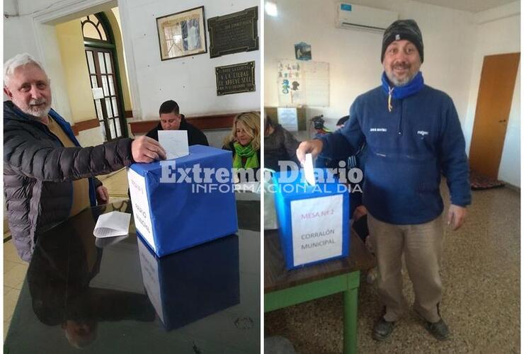 Dos mesas. Una en el Palacio Municipal y otra en Maestranza