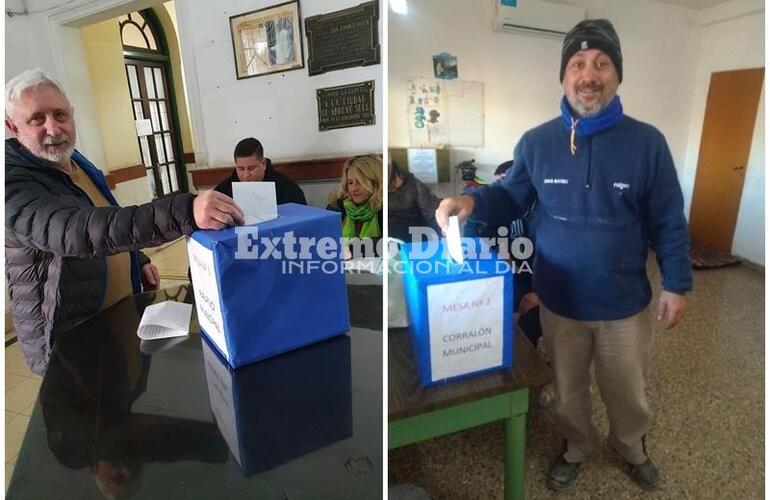 Dos mesas. Una en el Palacio Municipal y otra en Maestranza