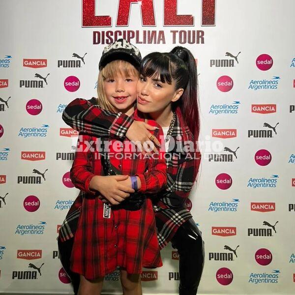 Jazmin Boschiero junto a Lali en Rosario