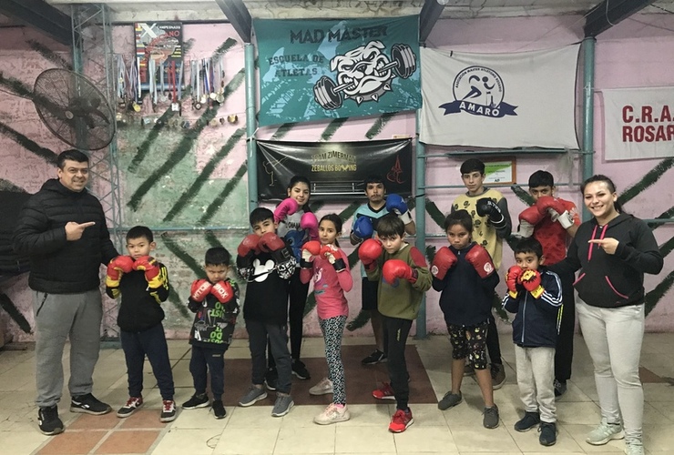 Imagen de El Zeballos Boxing, dirigido por Raúl Zeballos, tiene gran convocatoria de chicos y adultos para los entrenamientos.