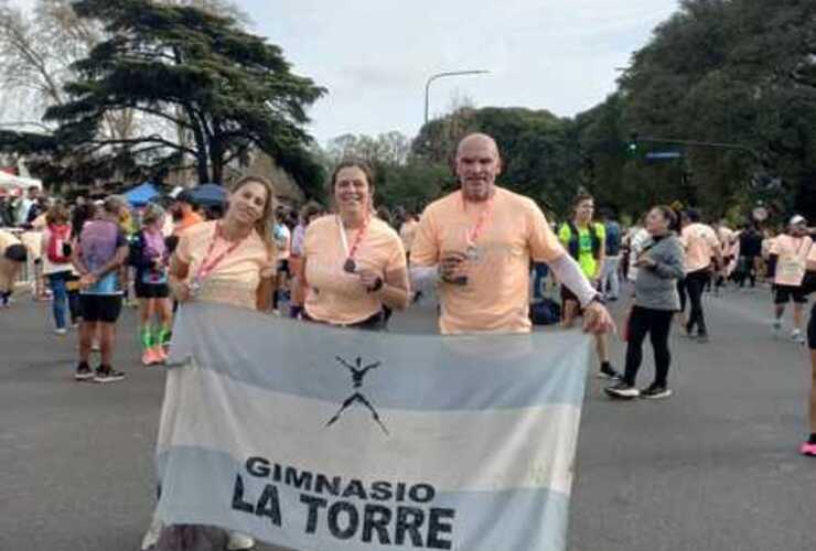 Imagen de Dangelo, Ribecca y Stengel, de Arroyo Seco, corrieron los 15 km New Balance en Buenos Aires.