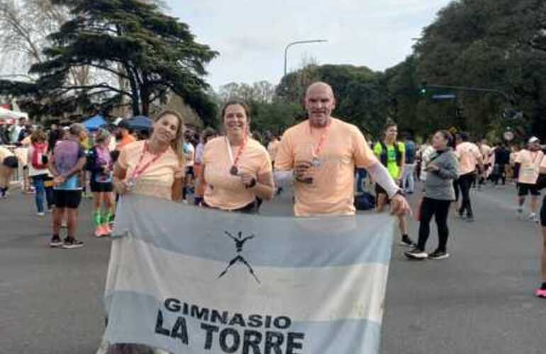 Imagen de Dangelo, Ribecca y Stengel, de Arroyo Seco, corrieron los 15 km New Balance en Buenos Aires.