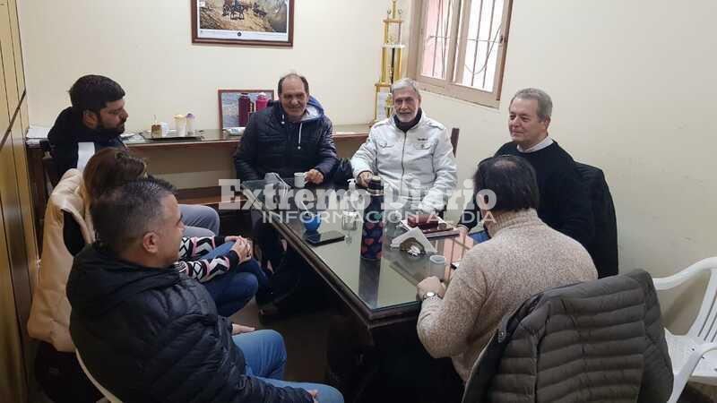Imagen de Reuni&oacute;n entre concejales y responsables de Complejo Pasacalle