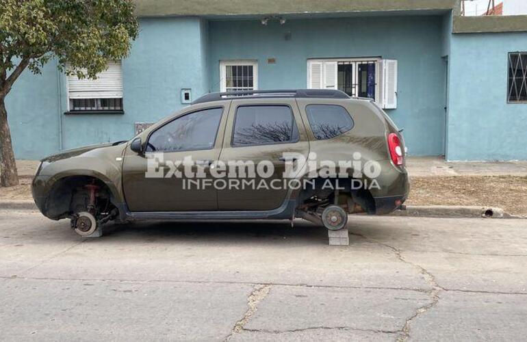 Imagen de Le robaron las cuatro ruedas de su vehículo