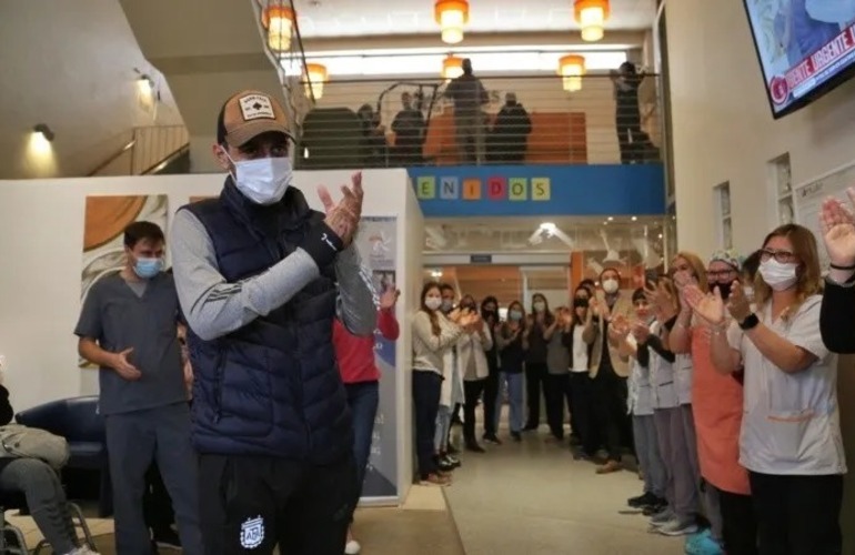 Imagen de El policía Gabriel Sanabria recibió el alta definitiva a pura emoción