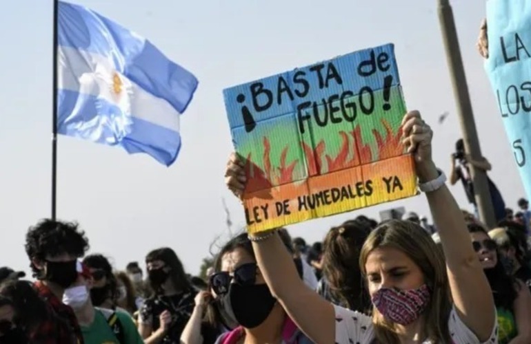 Cortá con tanta angustia e impotencia, trae tu cartel y tus ganas de vivir en un mundo mejor,manifestaron desde El Paraná No Se Toca