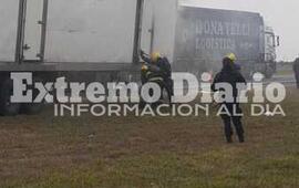 Imagen de Se incendi&oacute; el acoplado de un cami&oacute;n sobre autopista