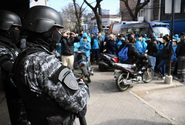 Imagen de Allanaron el Sindicato de Recolectores de Residuos y el Sindicato de Camioneros