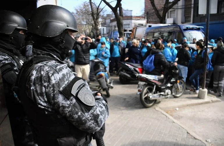 Imagen de Allanaron el Sindicato de Recolectores de Residuos y el Sindicato de Camioneros