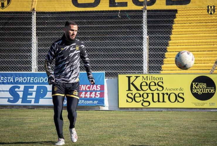 Cozzoni actualmente juega en Deportivo Madryn.