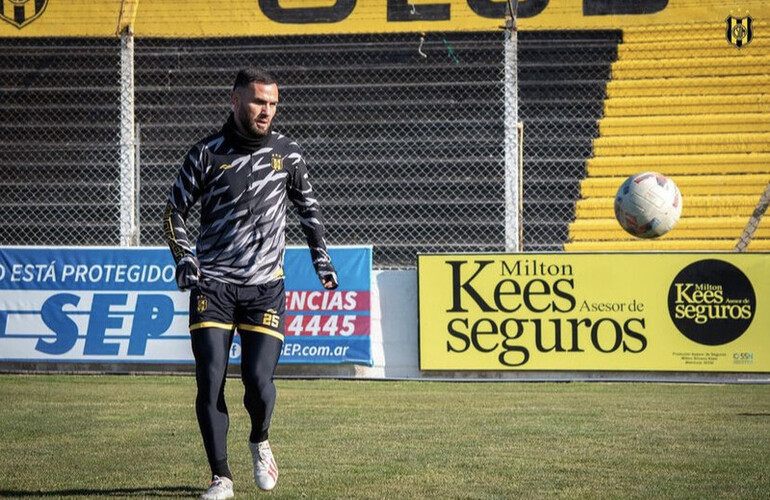 Cozzoni actualmente juega en Deportivo Madryn.