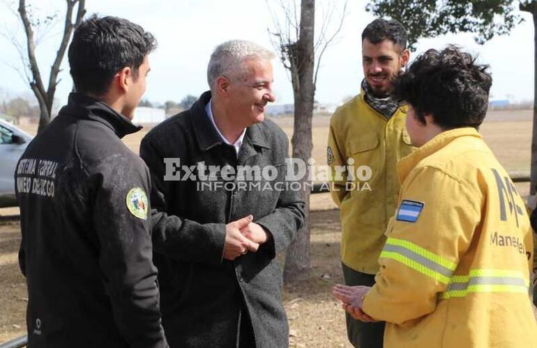 Imagen de Encuentro de funcionarios en Alvear por la quema de las islas