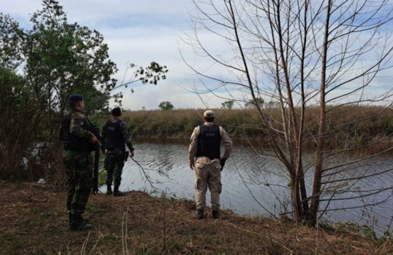 Personal de la Agrupaci&oacute;n Albatros y de Prefectura Victoria en las islas.