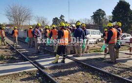 Los empleados recorriendo el lugar antes del inicio de los trabajos.