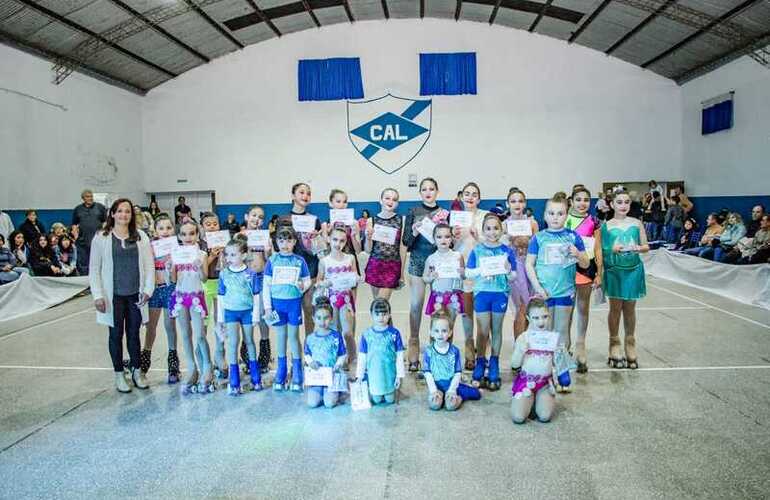 Imagen de Muestra de Pat&iacute;n Art&iacute;stico en el Club Libertad de General Lagos, con invitados especiales.