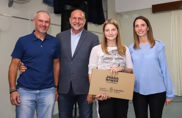 Imagen de La provincia entreg&oacute; 31.800 netbooks en escuelas santafesinas