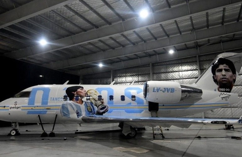 Imagen de El avión que homenajea a Diego Maradona estará en el aeropuerto de Rosario