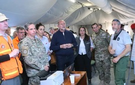 Imagen de Perotti recorri&oacute; el puesto de comando unificado en Alvear