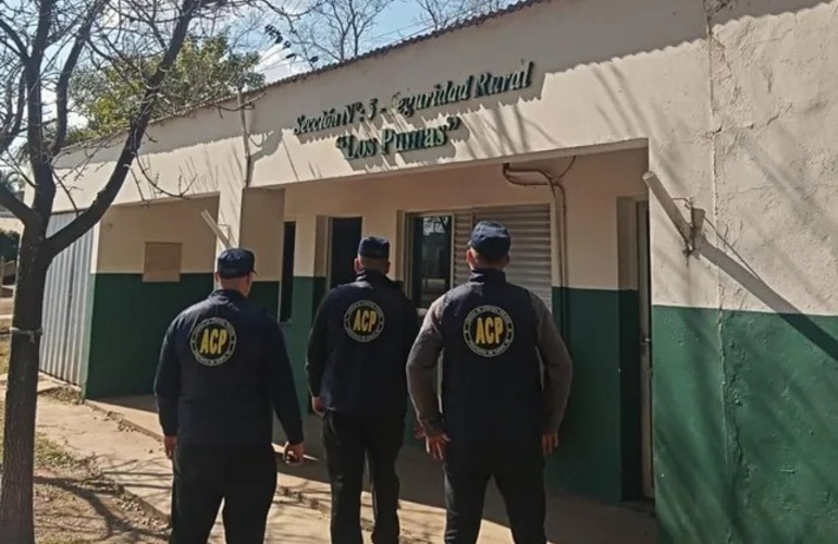 Imagen de Dos polic&iacute;as detenidos por extorsionar a automovilista en un control de rutas