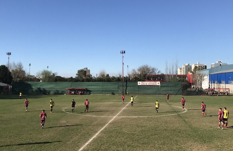 Imagen de Fútbol: Talleres perdió 3 a 0 ante Empalme Central en Primera División.