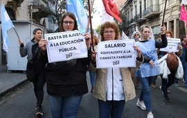 Protesta en la plaza San Mart&iacute;n este martes a las 10. (Alan Monz&oacute;n/Rosario3)