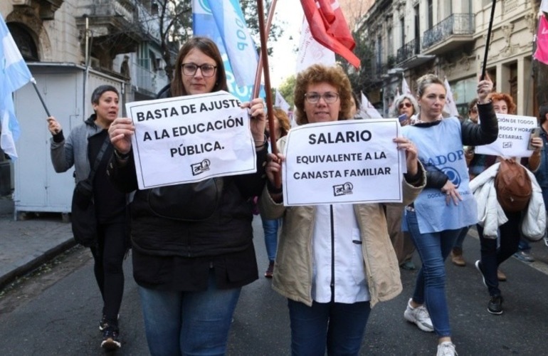 Protesta en la plaza San Martín este martes a las 10. (Alan Monzón/Rosario3)