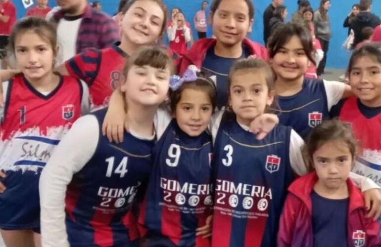 Imagen de El Mini Voley de Talleres disputó un Encuentro en Estrella del Sur de Acebal