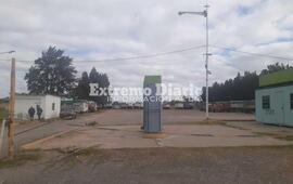 La playa se encuentra detr&aacute;s de la ex estaci&oacute;n de servicio en el acceso norte