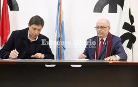 La Comuna y la Universidad en su firma de convenio en Mayo pasado