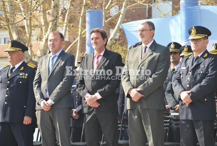 Imagen de Rubén Rimoldi encabezó el acto por el 158° aniversario de la Policía de Santa Fe